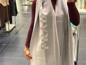 Шарф Prada с логотипом Prada