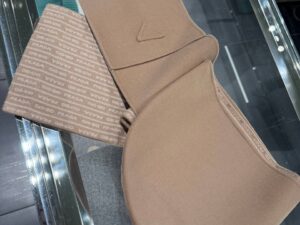 Шарф с капюшоном Prada Prada
