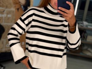 Свитер женский в полоску MaxMara