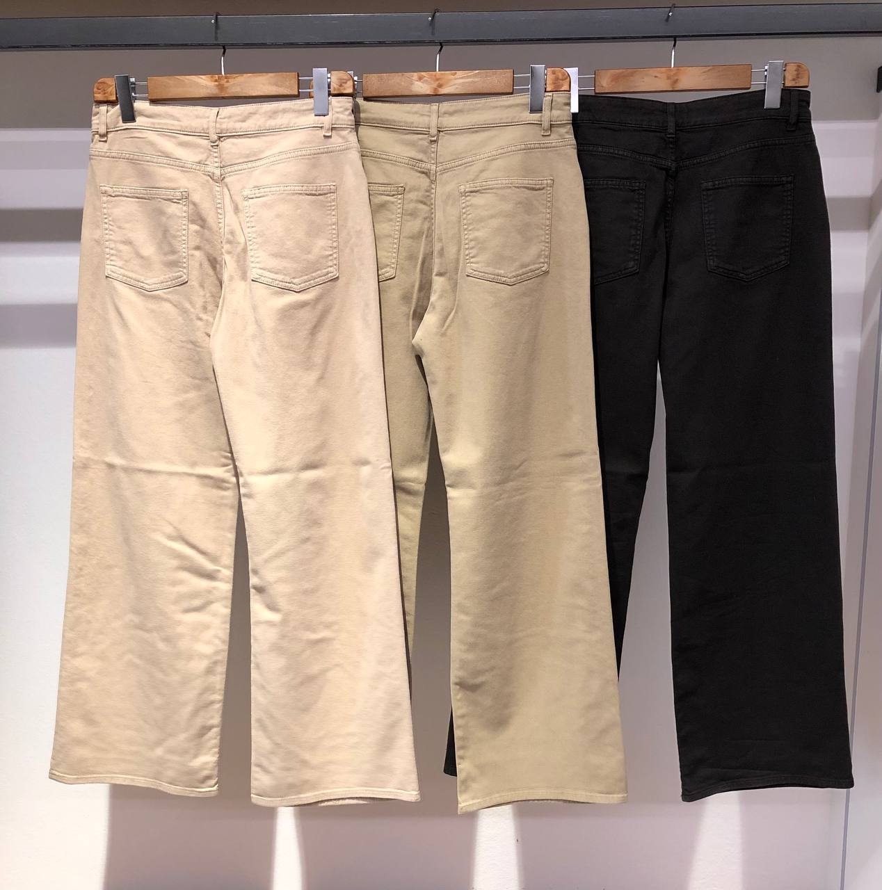 Джинсы женские расклешенные MaxMara