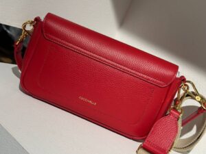 Сумка кожаная Coccinelle MaxMara — фото 1 Сумка кожаная Coccinelle MaxMara