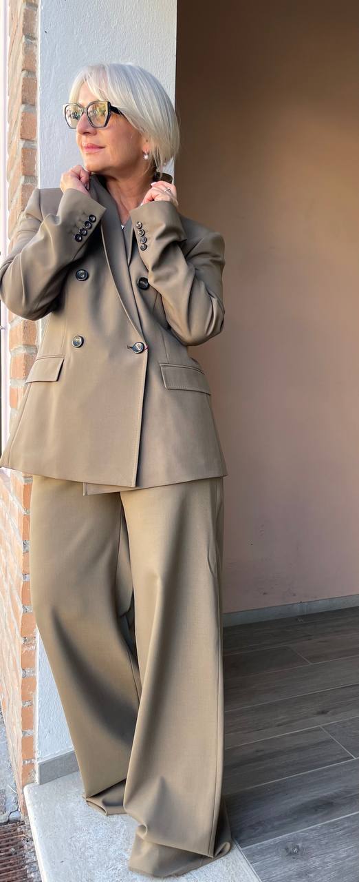 Костюм брючный женский двубортный MaxMara
