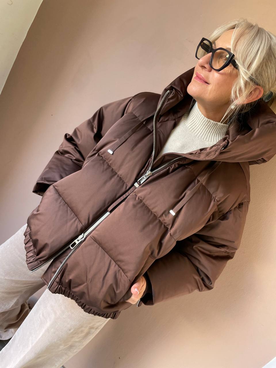 Женский пуховик шоколадного оттенка MaxMara