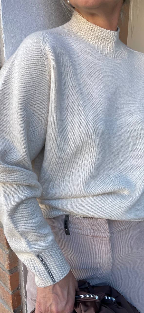 Женский пуховик шоколадного оттенка MaxMara