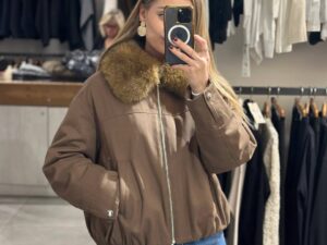 Куртка с меховым воротником MaxMara — фото 1 Куртка с меховым воротником MaxMara