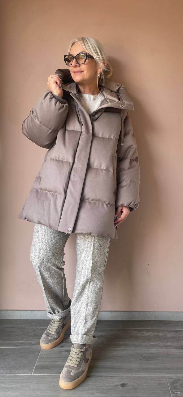 Пуховик женский с капюшоном MaxMara