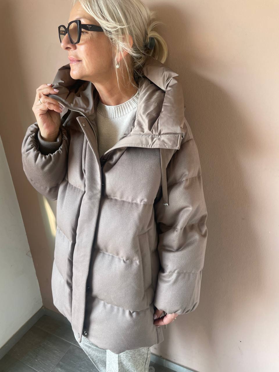 Пуховик женский с капюшоном MaxMara