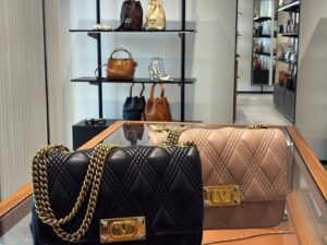 Сумка Valentino Garavani Valentino Outlet