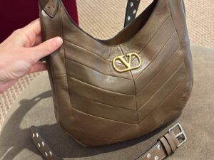 Сумка кожаная Valentino Garavani Valentino