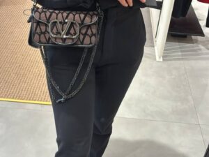 Сумка Valentino Garavani Locò Valentino — фото 1 Сумка Valentino Garavani Locò Valentino