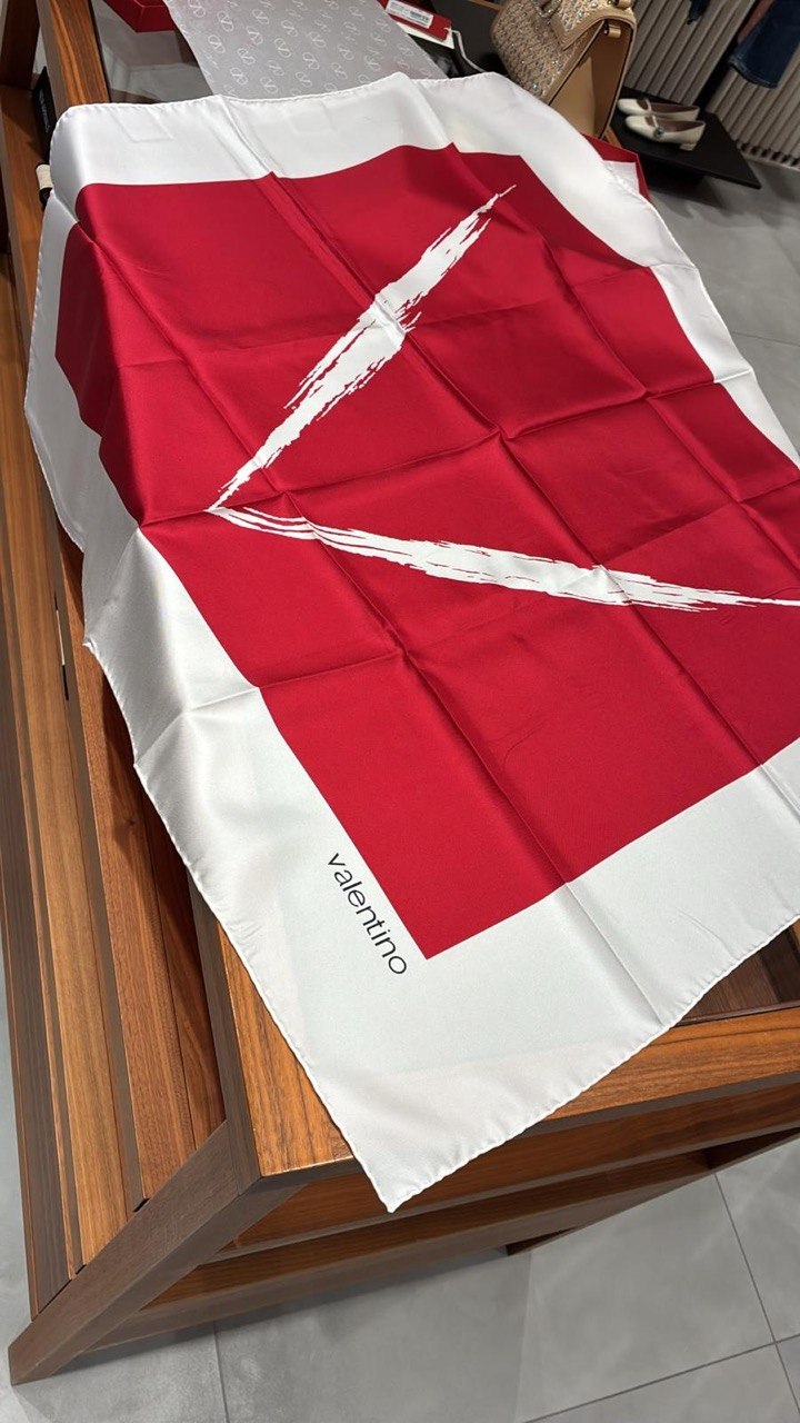 Шелковый платок Valentino Valentino Outlet