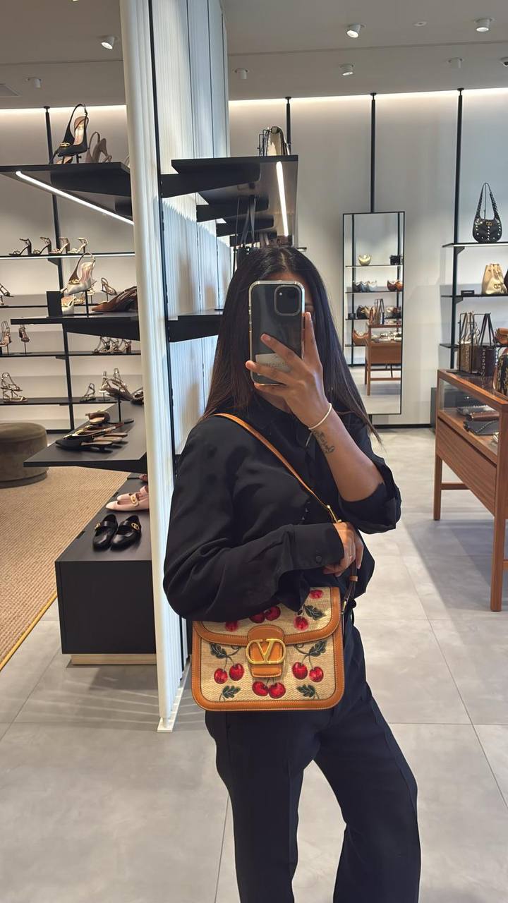 Сумка Valentino Garavani с вышивкой