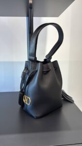 Сумка-ведро Valentino Garavani Valentino Outlet