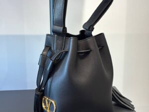 Сумка-ведро Valentino Garavani Valentino Outlet