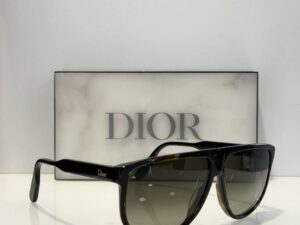 Солнцезащитные очки Dior — фото 1 Солнцезащитные очки Dior