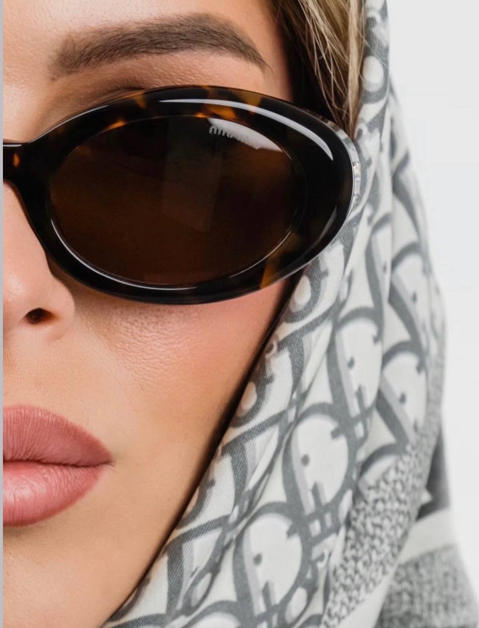 Очки солнцезащитные Miu Miu