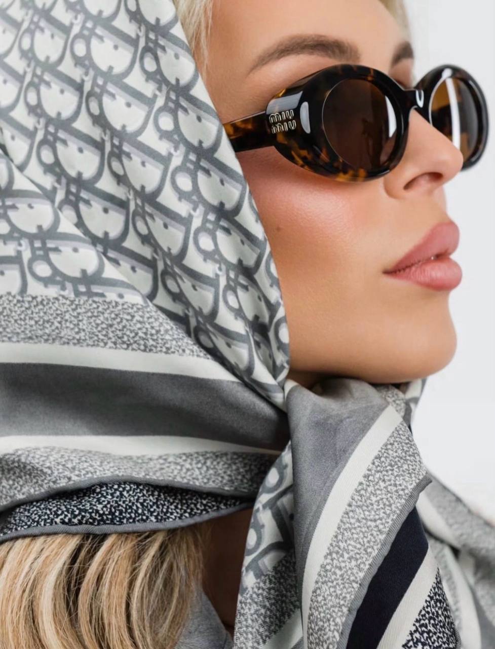 Очки солнцезащитные Miu Miu