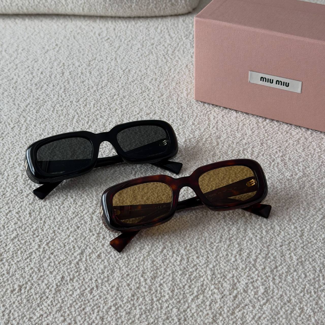 Очки солнцезащитные Miu Miu 2