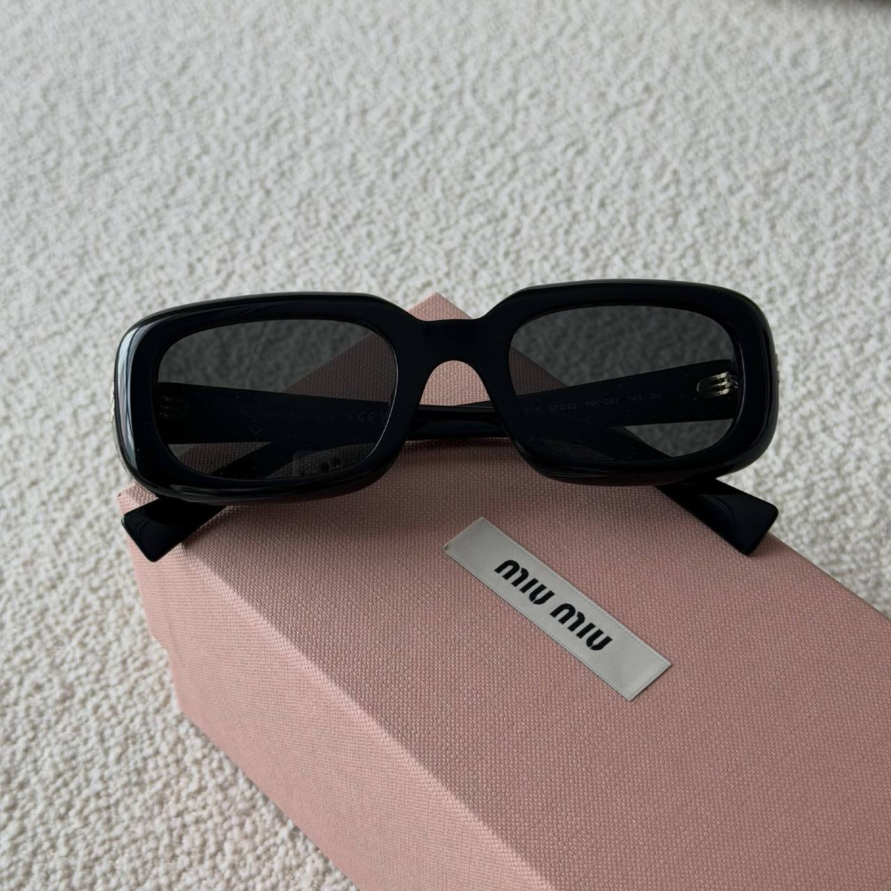 Очки солнцезащитные Miu Miu 2