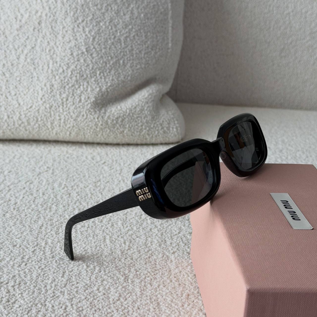 Очки солнцезащитные Miu Miu 2