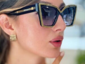 Солнцезащитные очки Valentino