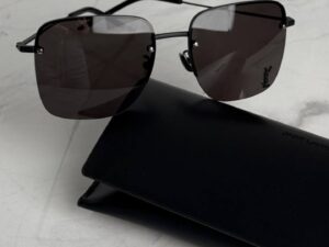 Солнцезащитные очки Saint Laurent