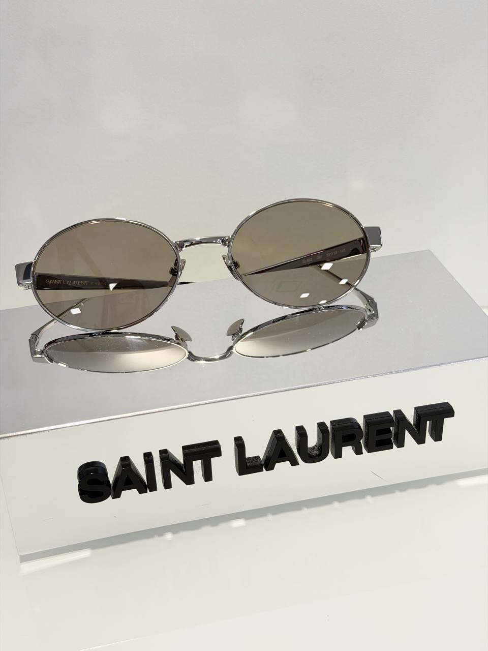 Очки солнцезащитные Saint Laurent