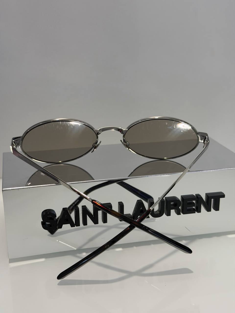 Очки солнцезащитные Saint Laurent