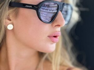 Солнцезащитные очки Prada