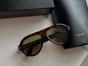 Солнцезащитные очки Tom Ford