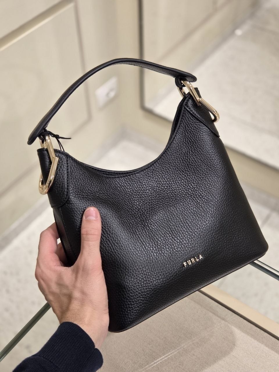 Кожаная сумка Furla Clarissa