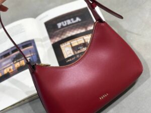 Кожаная сумка Furla Febe Hobo