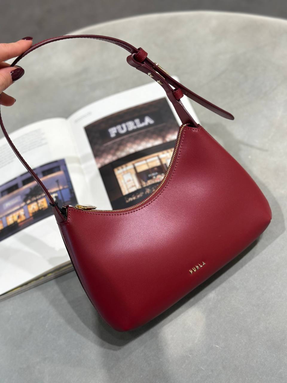 Кожаная сумка Furla Febe Hobo