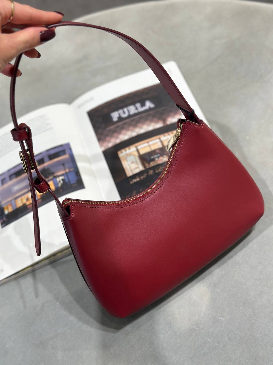 Кожаная сумка Furla Febe Hobo