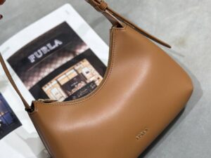 Сумка кожаная Furla Febe Hobo