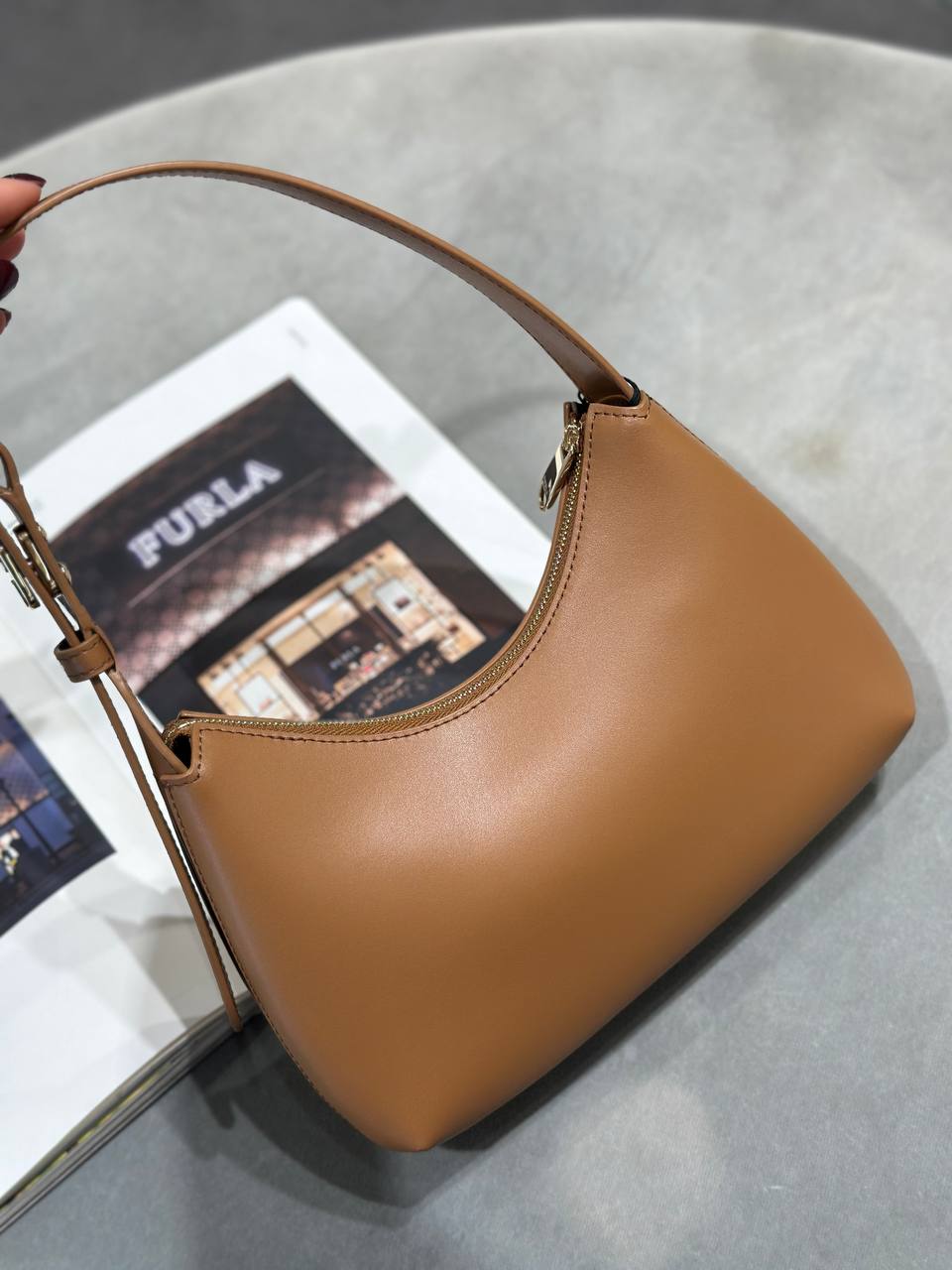 Сумка кожаная Furla Febe Hobo