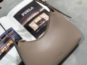 Кожаная сумка-хобо Furla Febe