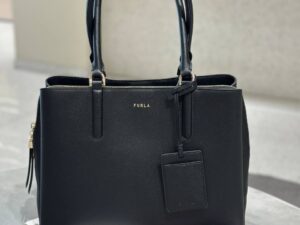 Кожаная сумка Furla Silvie