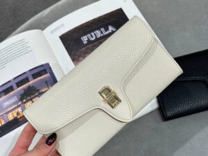 Кошелек Furla Giselle Continental — фото 1 Кошелек Furla Giselle Continental