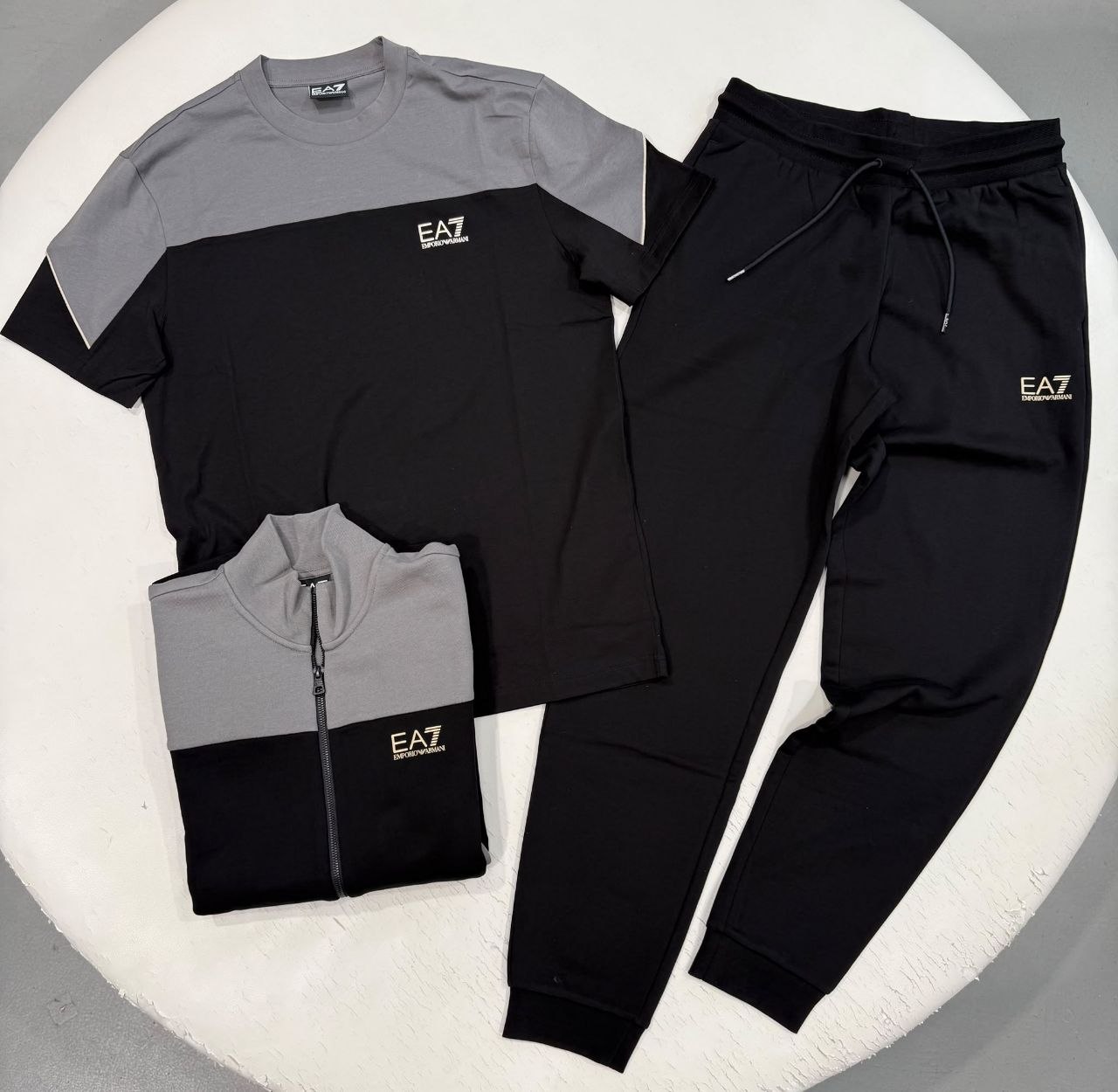 Спортивный костюм EA7 Emporio Armani 2