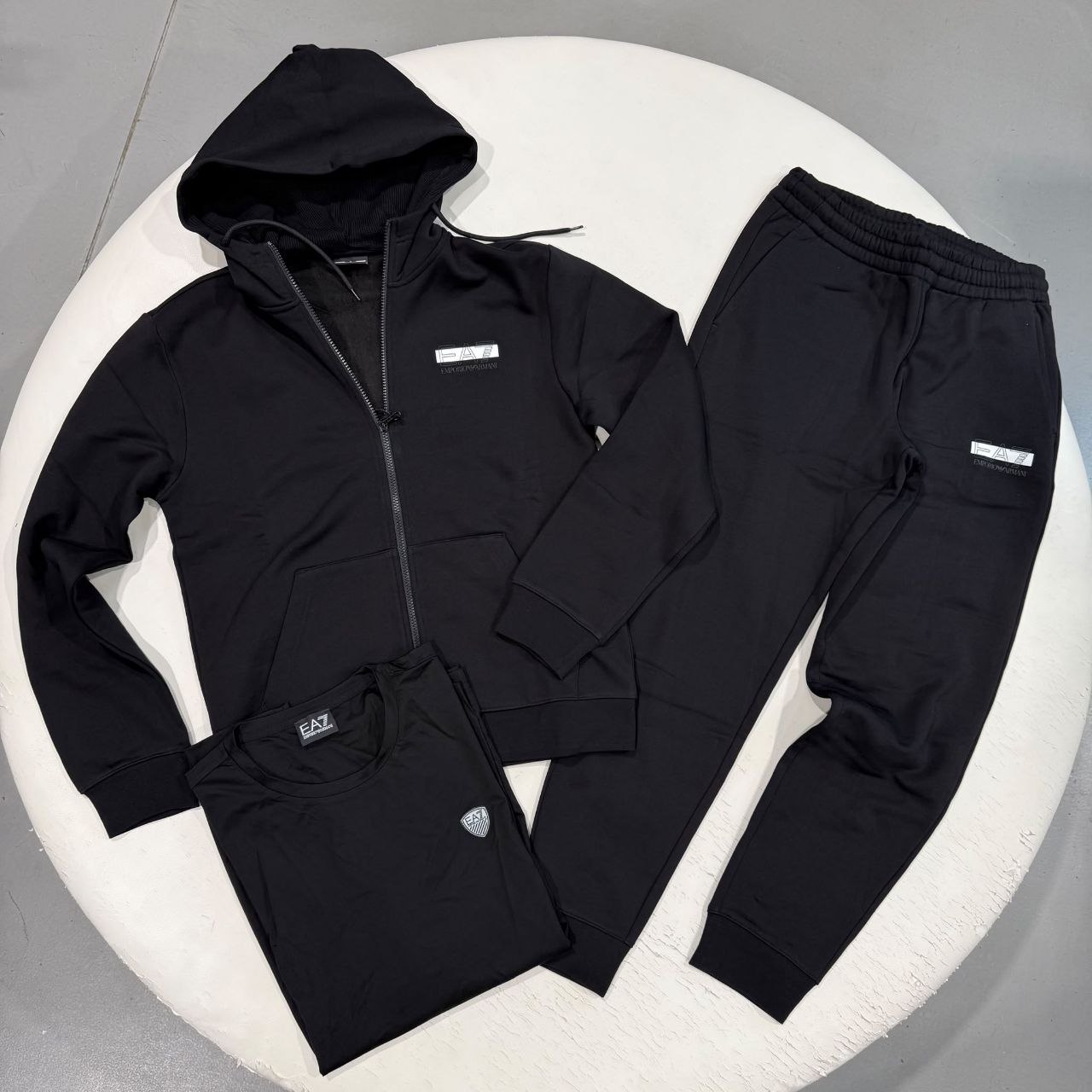 Спортивный костюм EA7 Emporio Armani 2