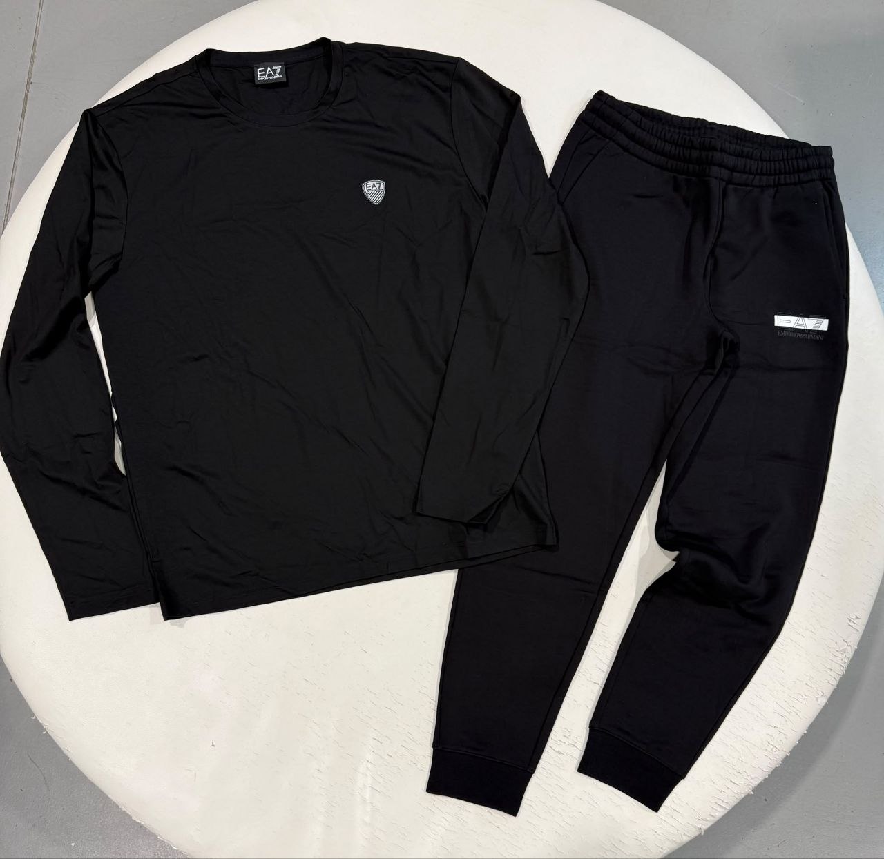 Спортивный костюм EA7 Emporio Armani 2