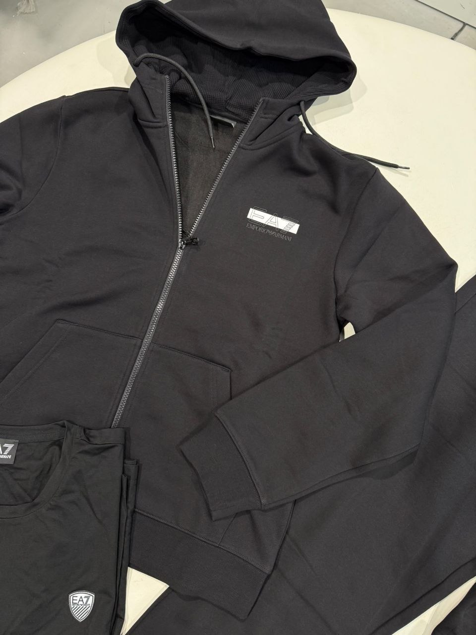 Спортивный костюм EA7 Emporio Armani 2