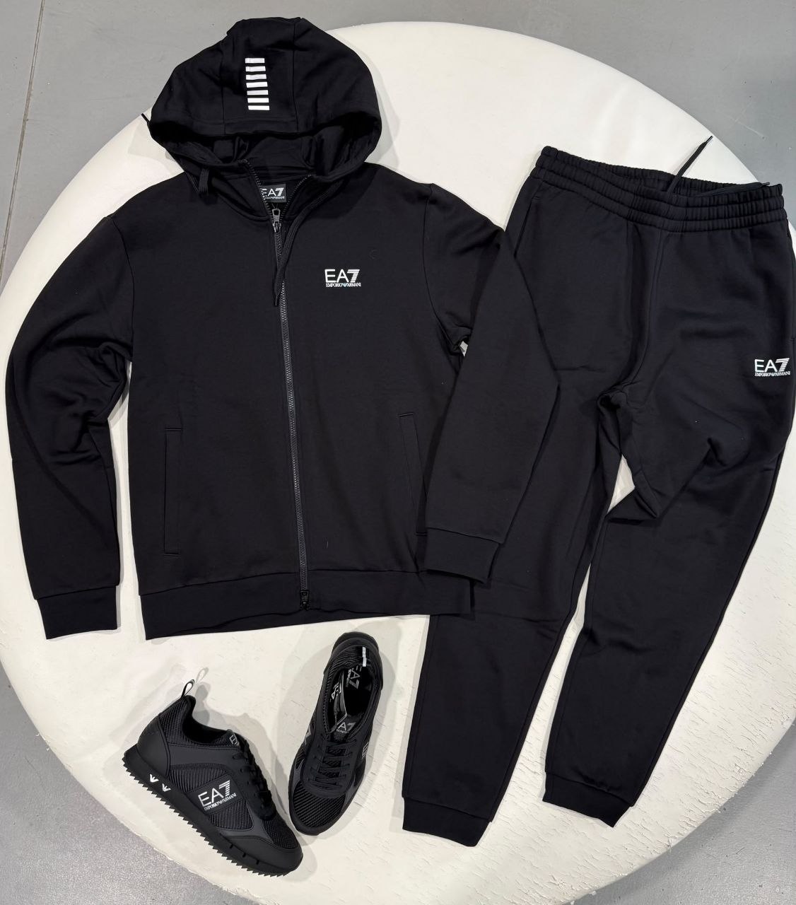 Спортивный костюм EA7 Emporio Armani 2
