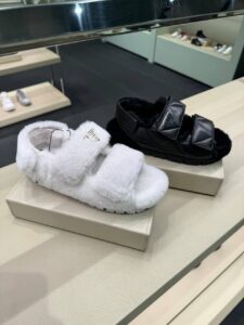 Сандалии Prada с овчиной Prada