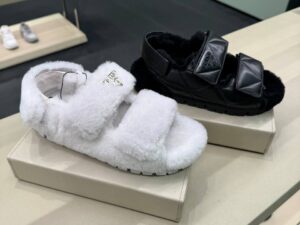 Сандалии Prada с овчиной Prada