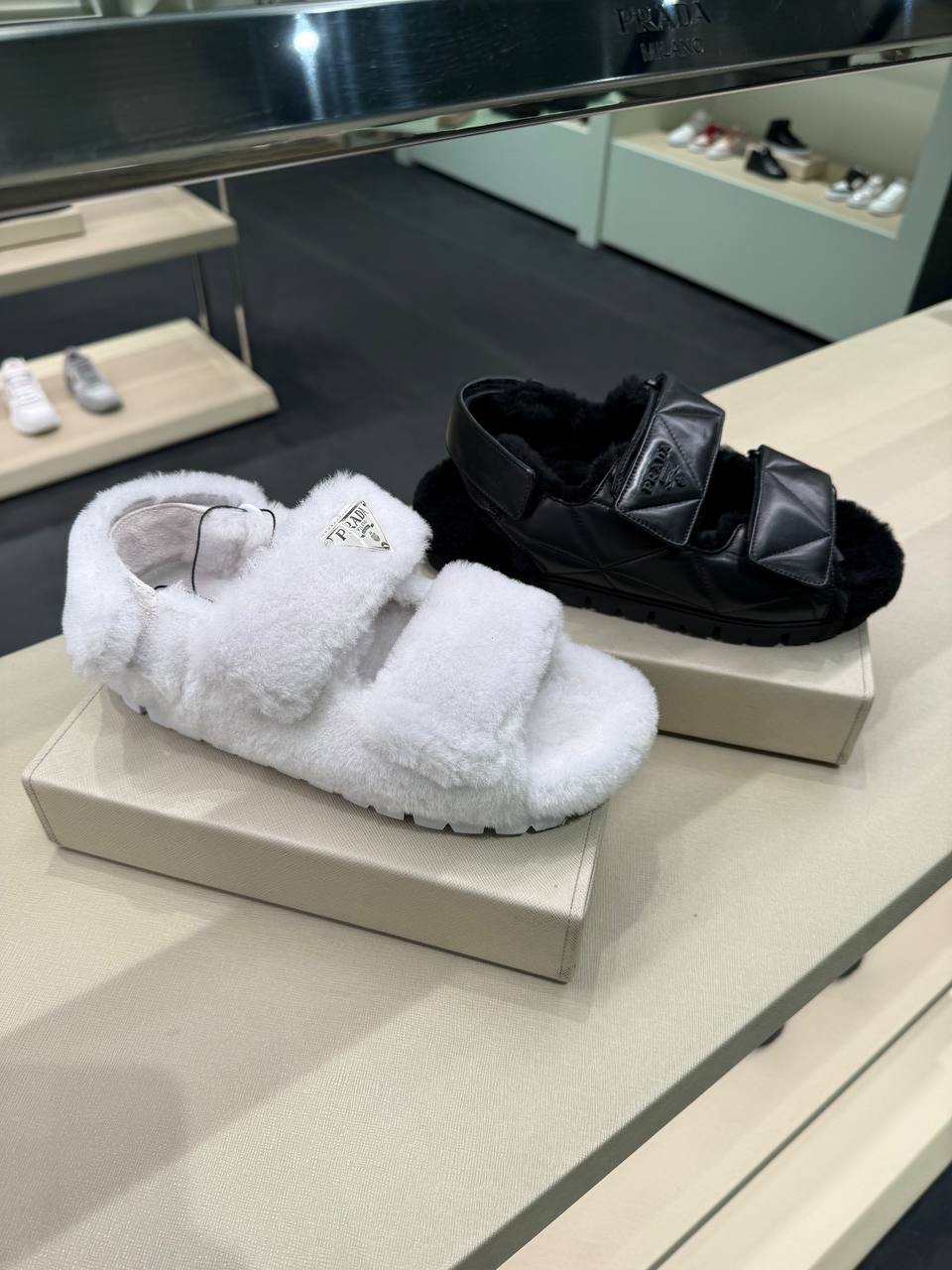 Сандалии Prada с овчиной Prada
