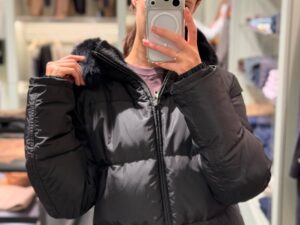 Пуховик женский стеганый с капюшоном