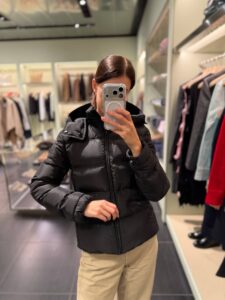 Пуховик женский стеганый черный Prada