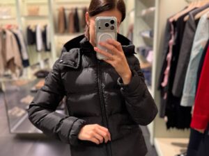Пуховик женский стеганый черный Prada